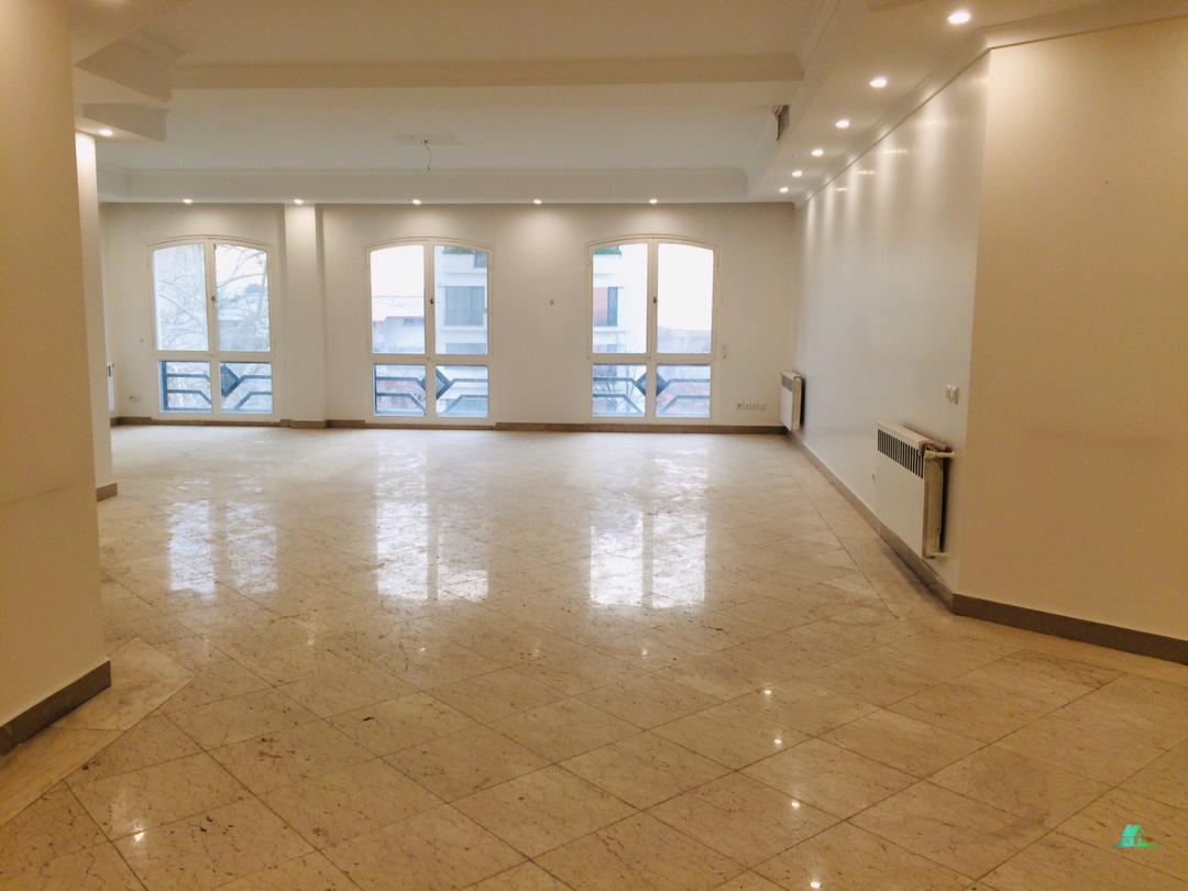 کد14083 ( آپارتمان 180 متری فول امکانات خیابان فرسان شمالی)