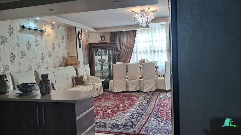 کد14140 ( آپارتمان 89 متری جنوبی شیک در  خیابان خواجه عمید)