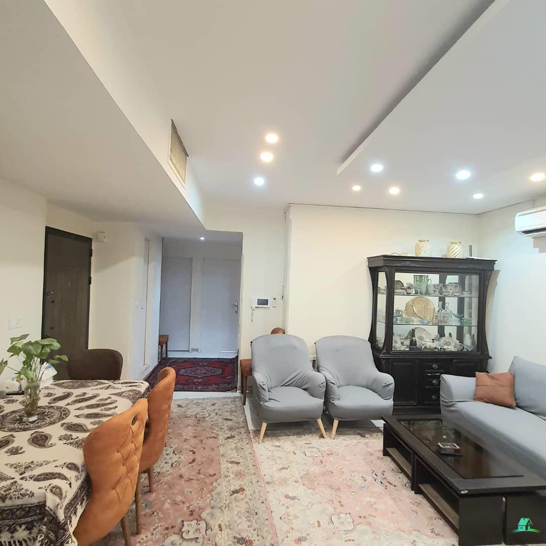 کد14108 ( فروش آپارتمان 100 متری تک واحدی خیابان میرزای شیرازی)