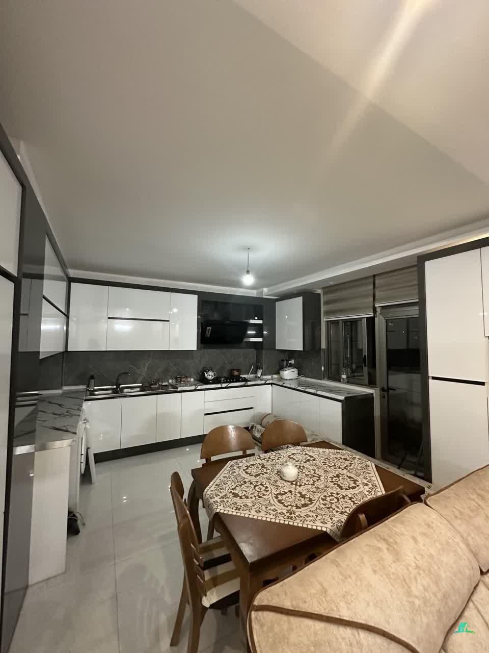 کد14179 (فروش آپارتمان 140 متری 3 خوابه خیابان مولوی)