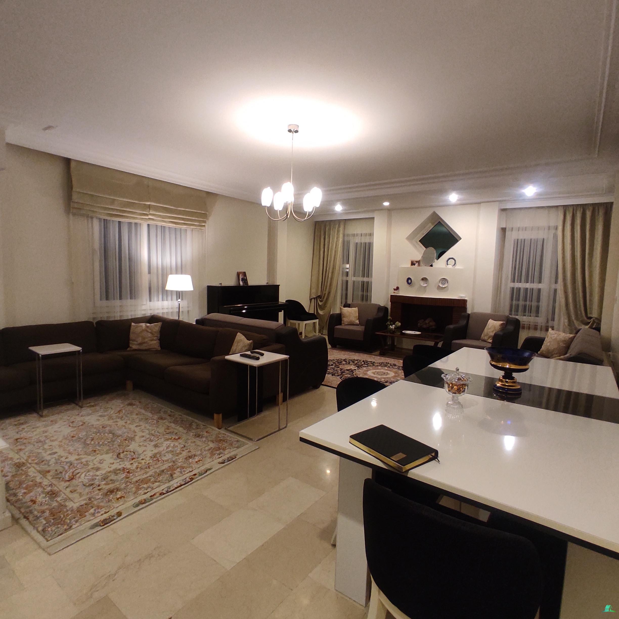 کد10416 (فروش آپارتمان 134 متری سه برنور خیابان بزرگمهر)