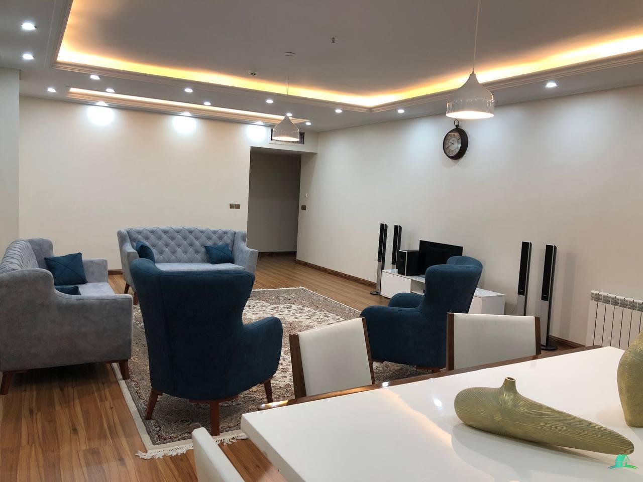 کد14139 ( آپارتمان 110 متری 3 خوابه خیابان کاخ)
